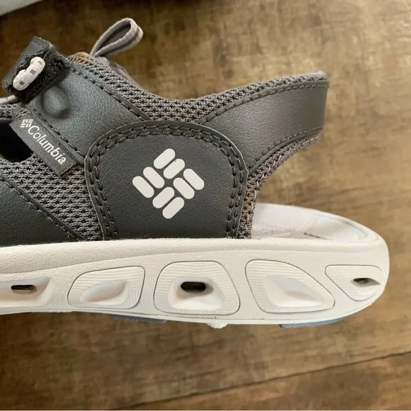 Like new Columbia gray closed toe sandals - Picture 5 of 7